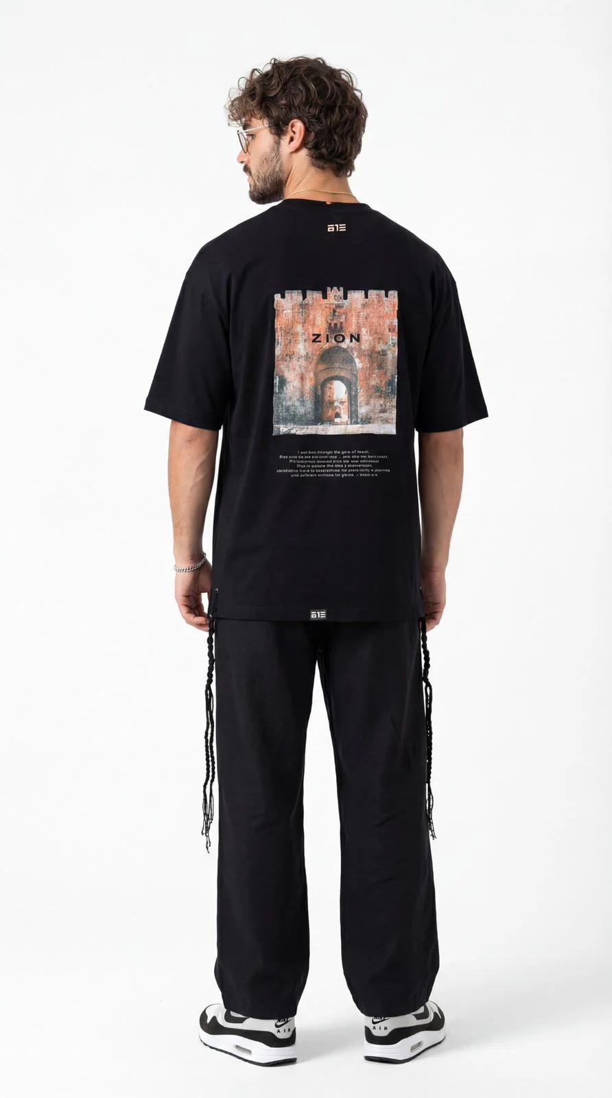 613 - Oversized T-Shirt with Tzitzit